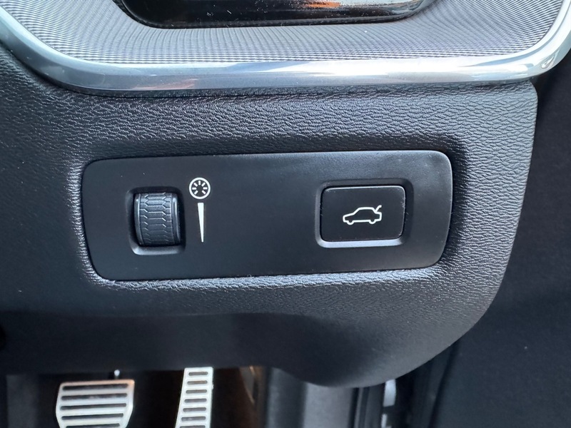 Used Volvo XC60 2018 for sale - 77118297: Photo 46