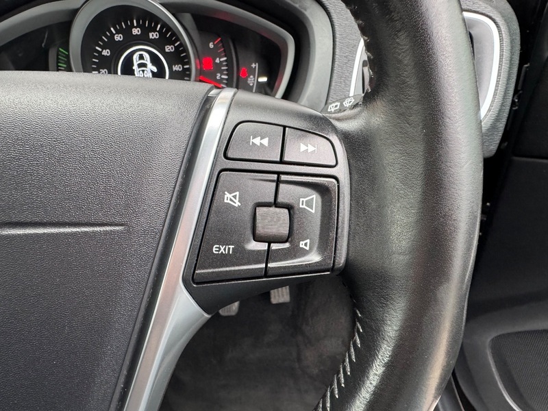 Used Volvo V40 2015 for sale - 76163727: Photo 35