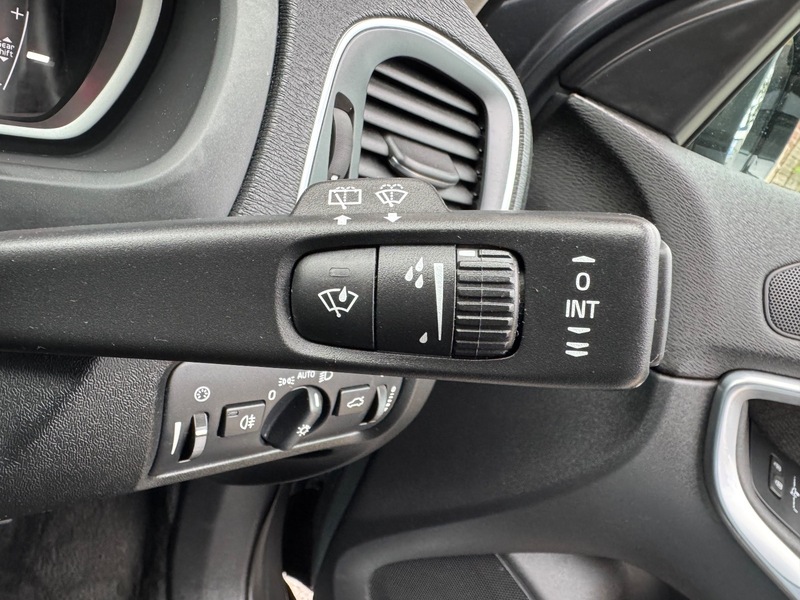 Used Volvo V40 2015 for sale - 76163727: Photo 36