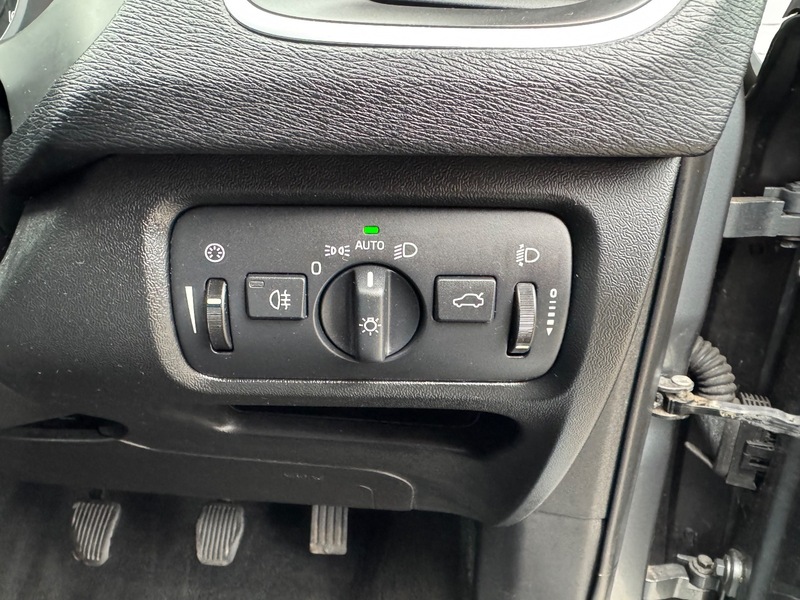 Used Volvo V40 2015 for sale - 76163727: Photo 37