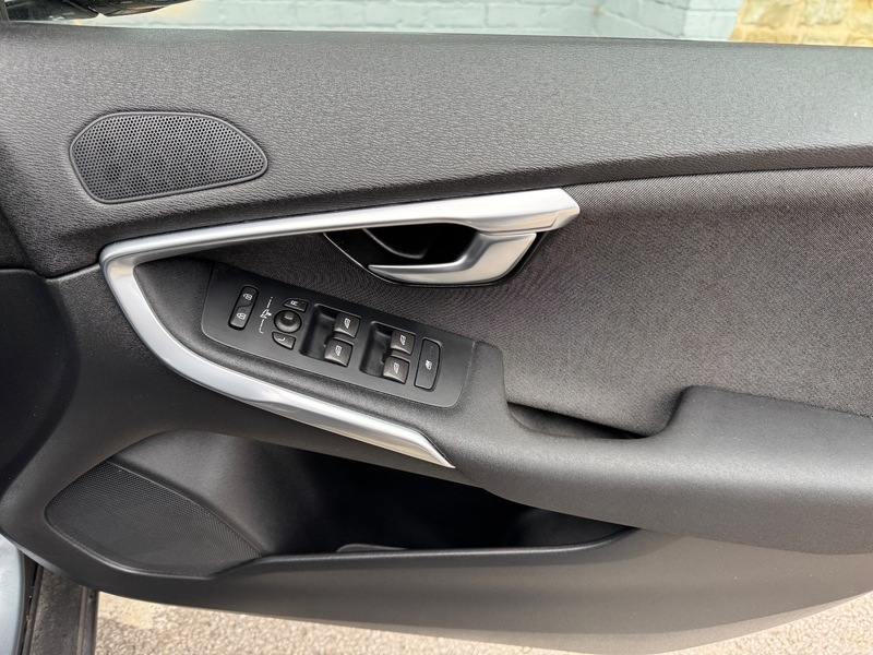 Used Volvo V40 2015 for sale - 76163727: Photo 38