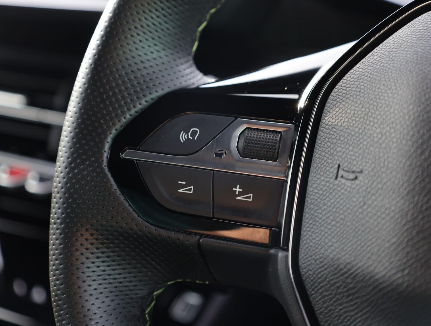 Used Peugeot 2008 2024 for sale - 76677936: Photo 18