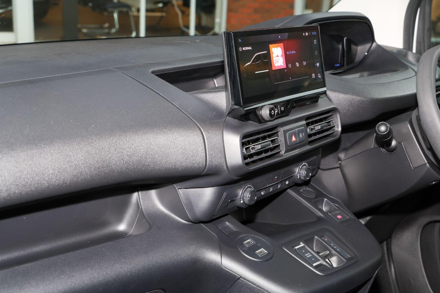 Used Peugeot Partner 2025 for sale - 76678320: Photo 11