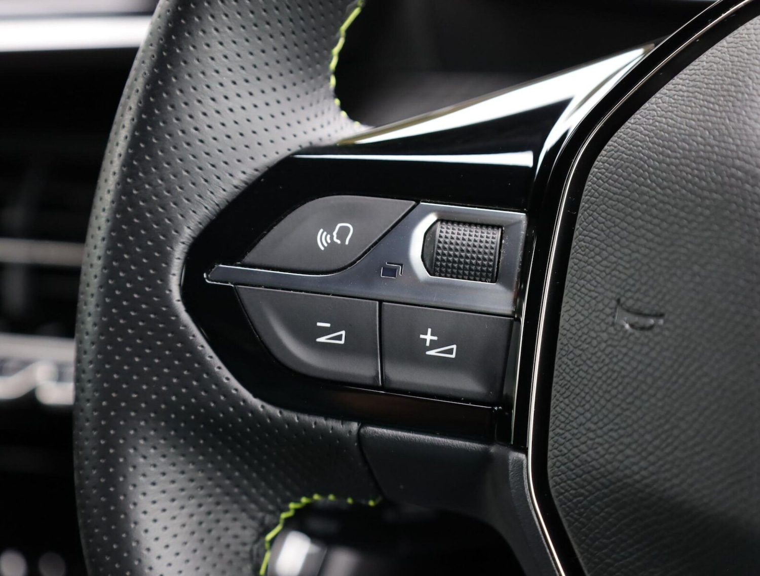 Used Peugeot 2008 2023 for sale - 76675822: Photo 19