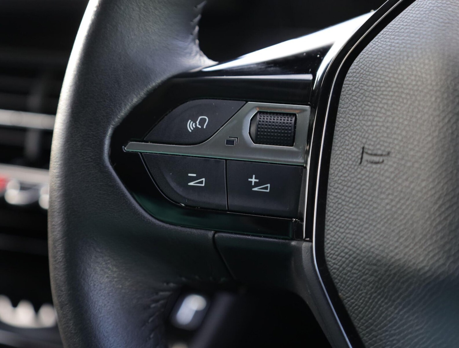 Used Peugeot 2008 2022 for sale - 76674826: Photo 18