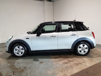 Used MINI Hatch 2018 for sale - 76518876: Photo