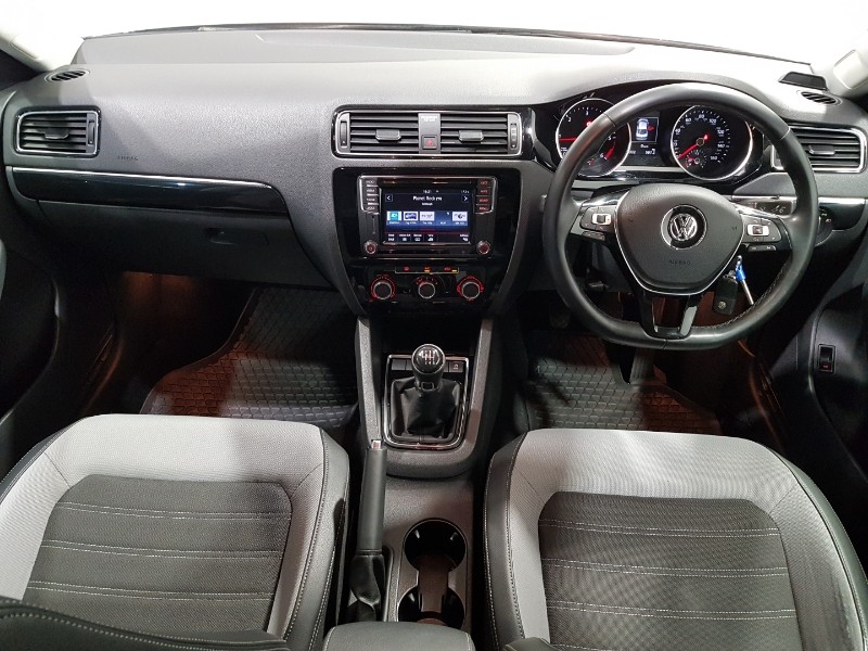 Used Volkswagen Jetta 2017 for sale - 77907351: Photo 2