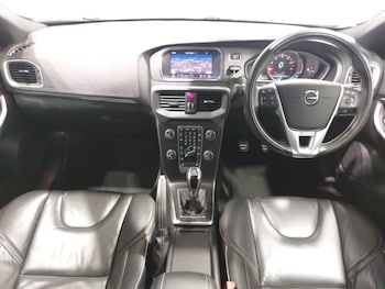 Used Volvo V40 2018 for sale - 79447433: Photo
