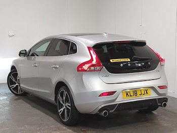 Used Volvo V40 2018 for sale - 79447433: Photo