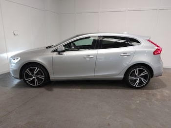 Used Volvo V40 2018 for sale - 79447433: Photo