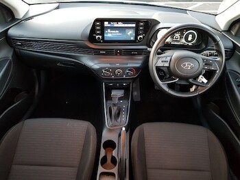 Used Hyundai i20 2023 for sale - 76970130: Photo