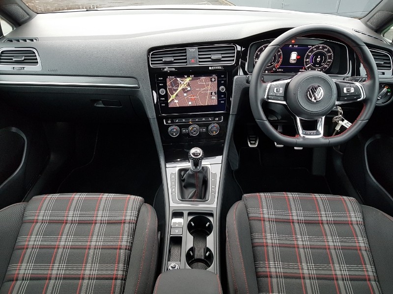 Used Volkswagen Golf 2019 for sale - 76932431: Photo 2