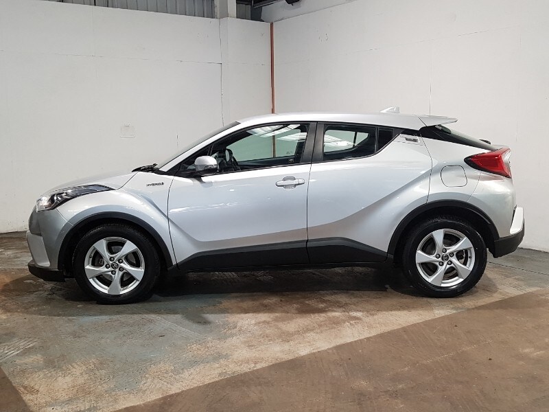 Used Toyota C-HR 2018 for sale - 77987802: Photo 4
