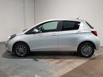 Used Toyota Yaris 2016 for sale - 76275635: Photo