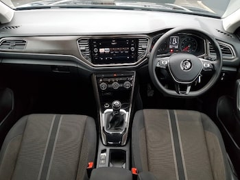 Used Volkswagen T-Roc 2019 for sale - 77448487: Photo