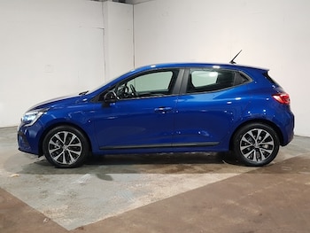 Used Renault Clio 2022 for sale - 76924968: Photo