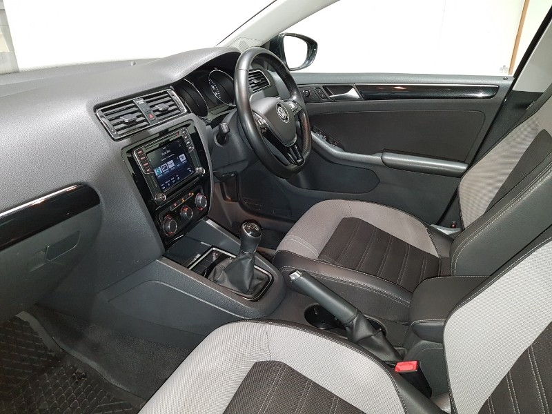 Used Volkswagen Jetta 2017 for sale - 77999897: Photo 5