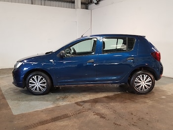 Used Dacia Sandero 2017 for sale - 76493563: Photo