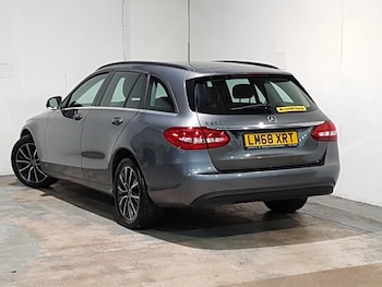 Used Mercedes-Benz C Class 2018 for sale - 77300036: Photo