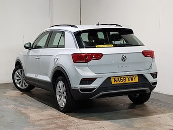 Used Volkswagen T-Roc 2018 for sale - 76116457: Photo