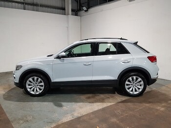 Used Volkswagen T-Roc 2018 for sale - 76116457: Photo