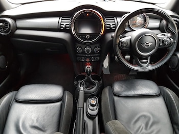 Used MINI Hatch 2019 for sale - 76213060: Photo 2