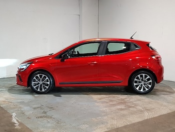 Used Renault Clio 2022 for sale - 76925182: Photo