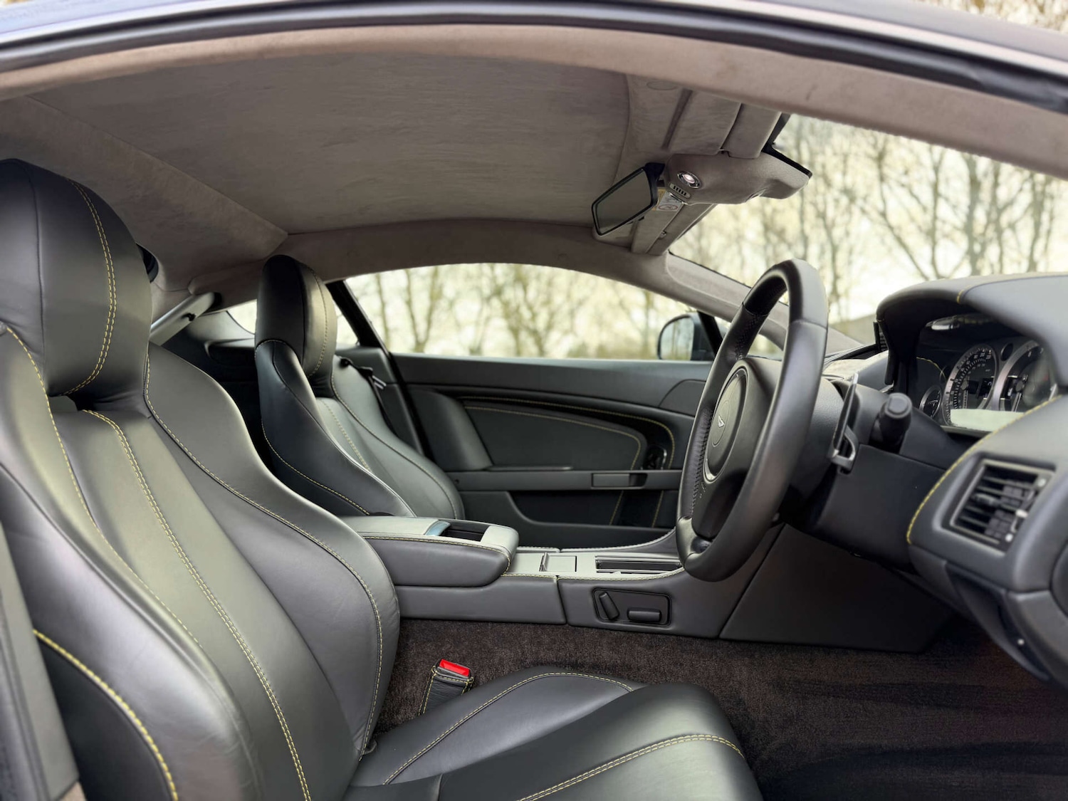 Used Aston Martin Vantage 2015 for sale - 77789399: Photo 4