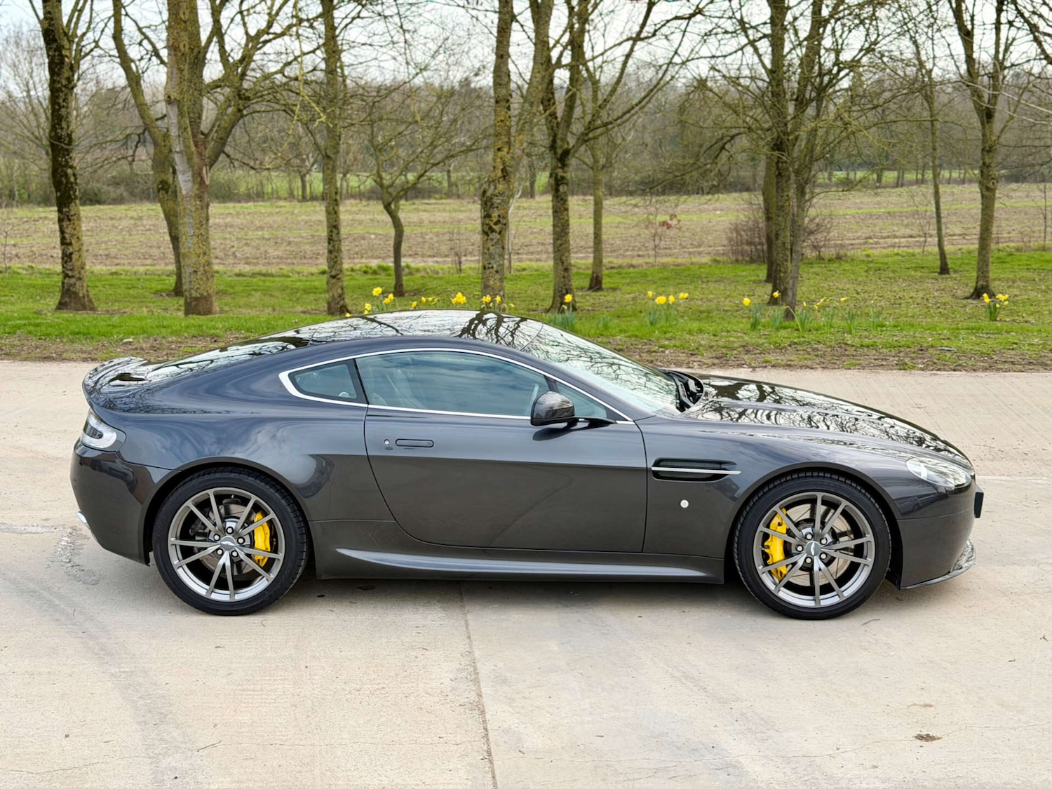 Used Aston Martin Vantage 2015 for sale - 77789399: Photo 8