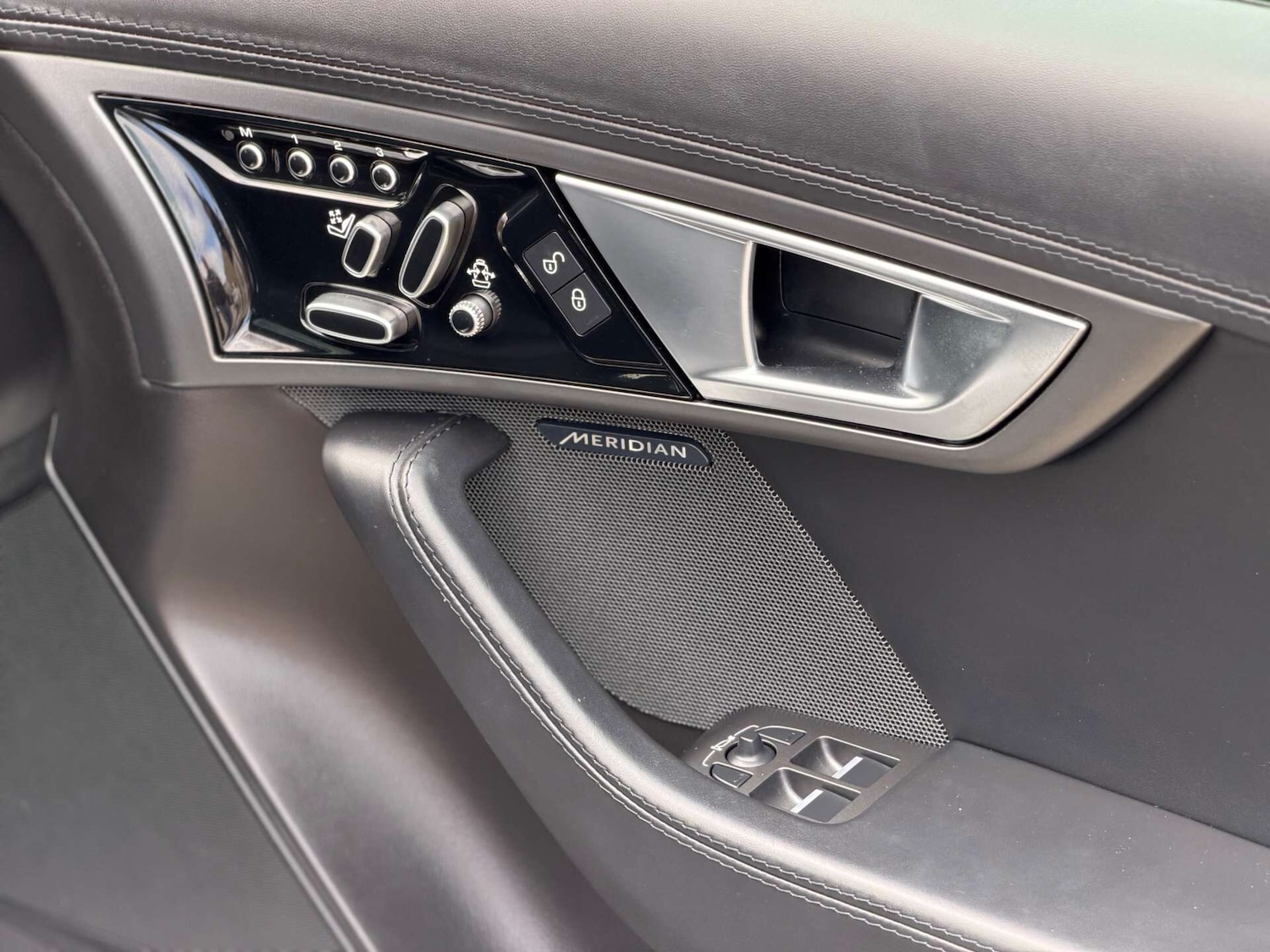 Used Jaguar F-Type 2016 for sale - 77919210: Photo 14