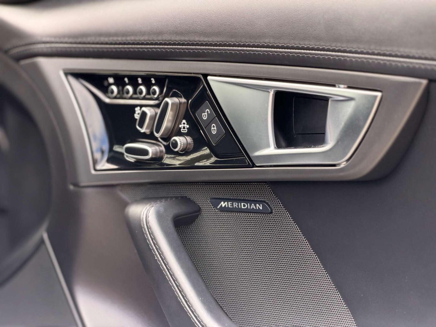 Used Jaguar F-Type 2016 for sale - 77919210: Photo 16