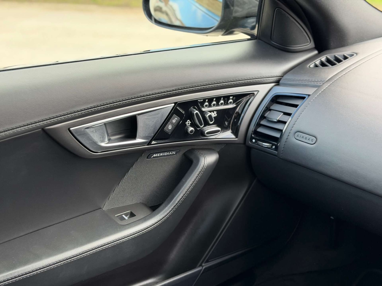 Used Jaguar F-Type 2016 for sale - 77919210: Photo 28