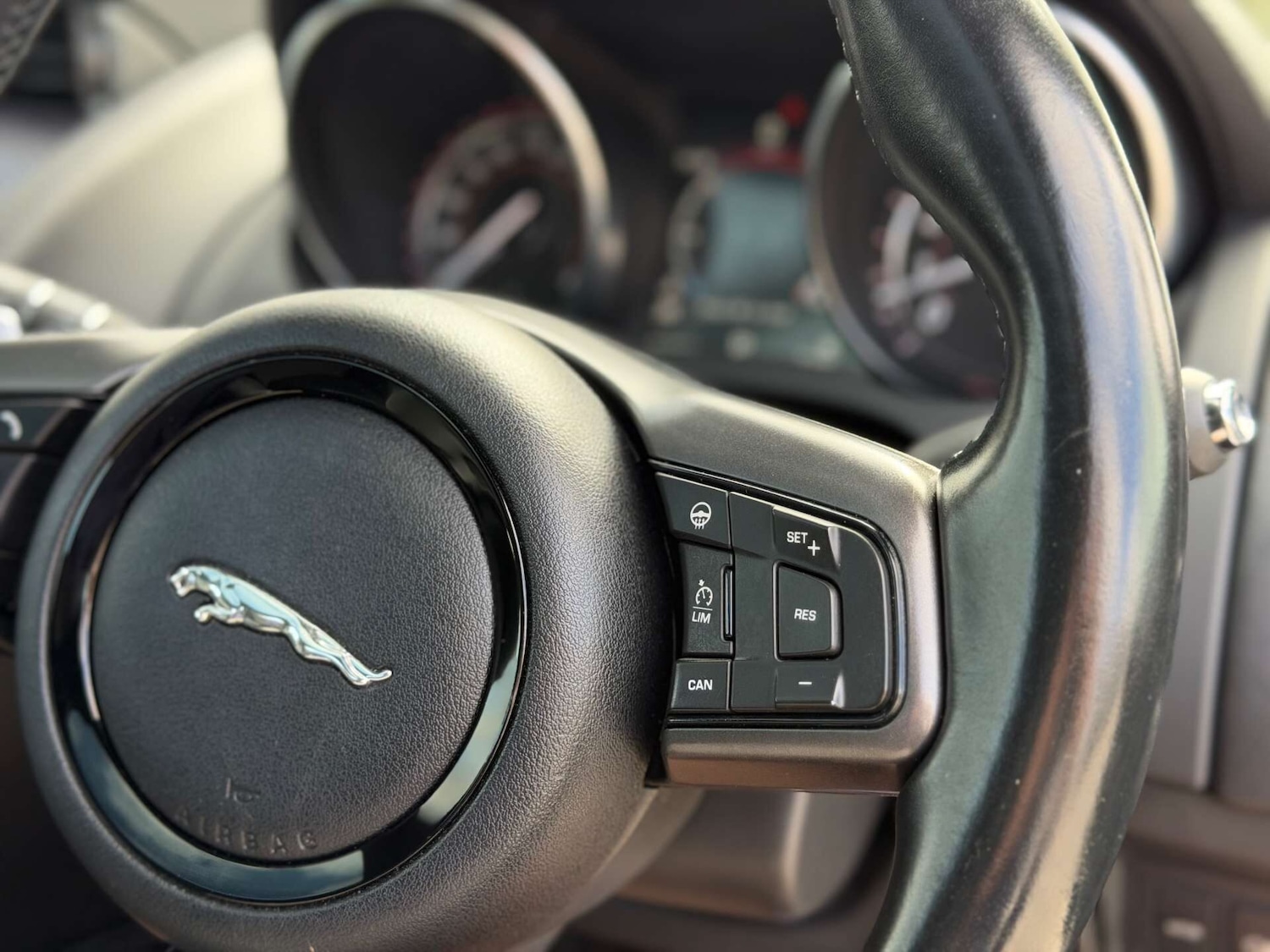 Used Jaguar F-Type 2016 for sale - 77919210: Photo 33