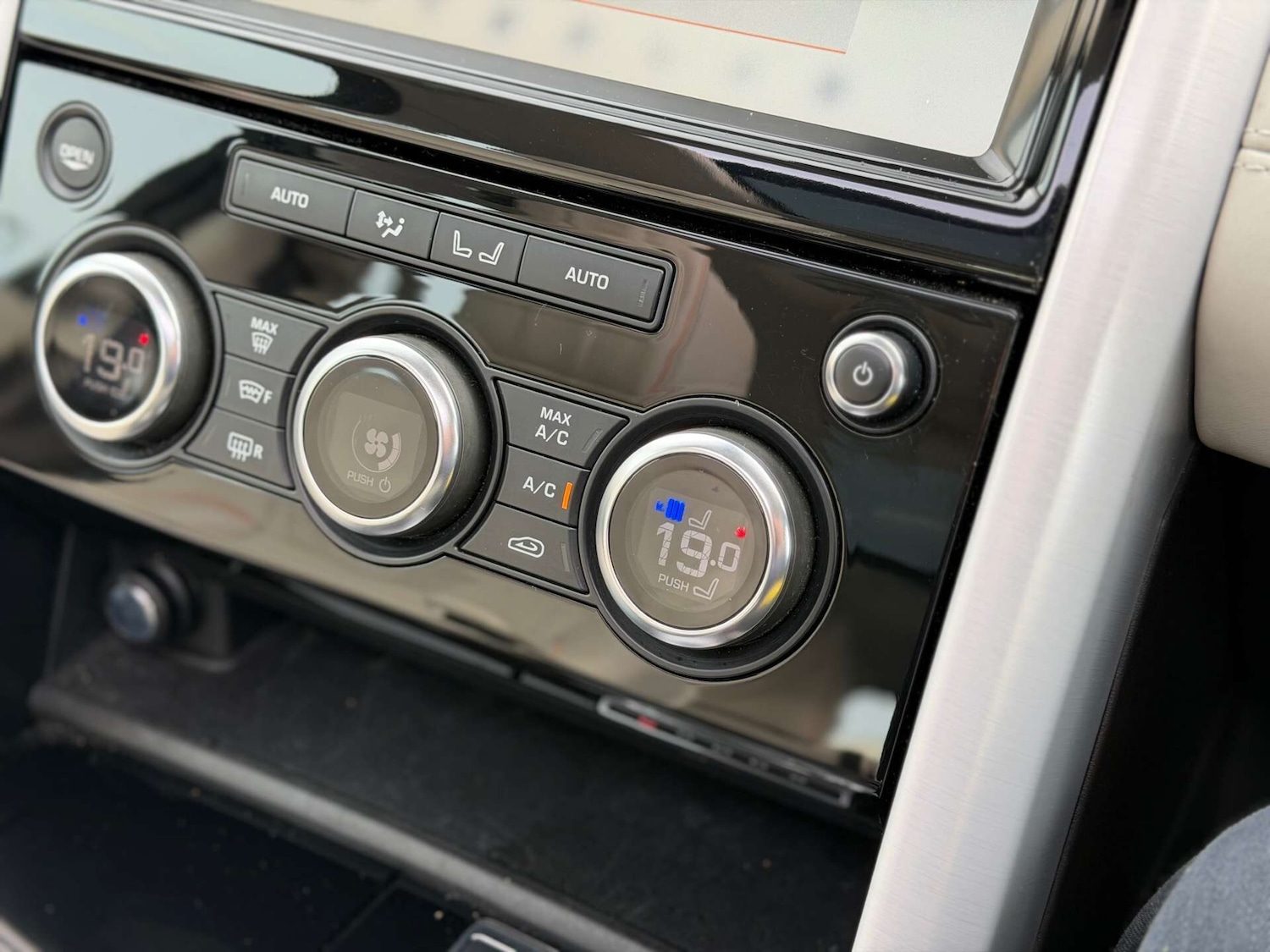 Used Land Rover Discovery 2018 for sale - 77340664: Photo 23