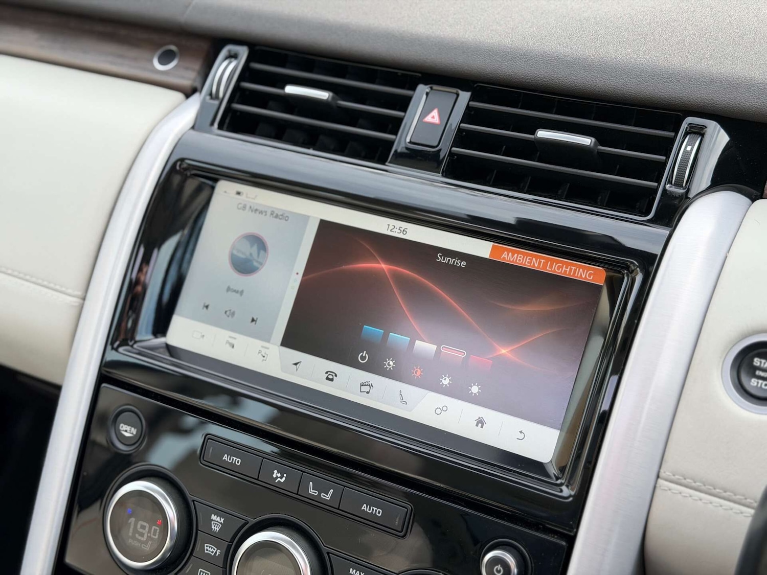 Used Land Rover Discovery 2018 for sale - 77340664: Photo 24