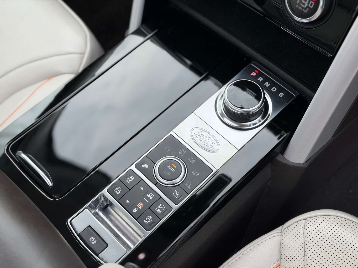 Used Land Rover Discovery 2018 for sale - 77340664: Photo 25