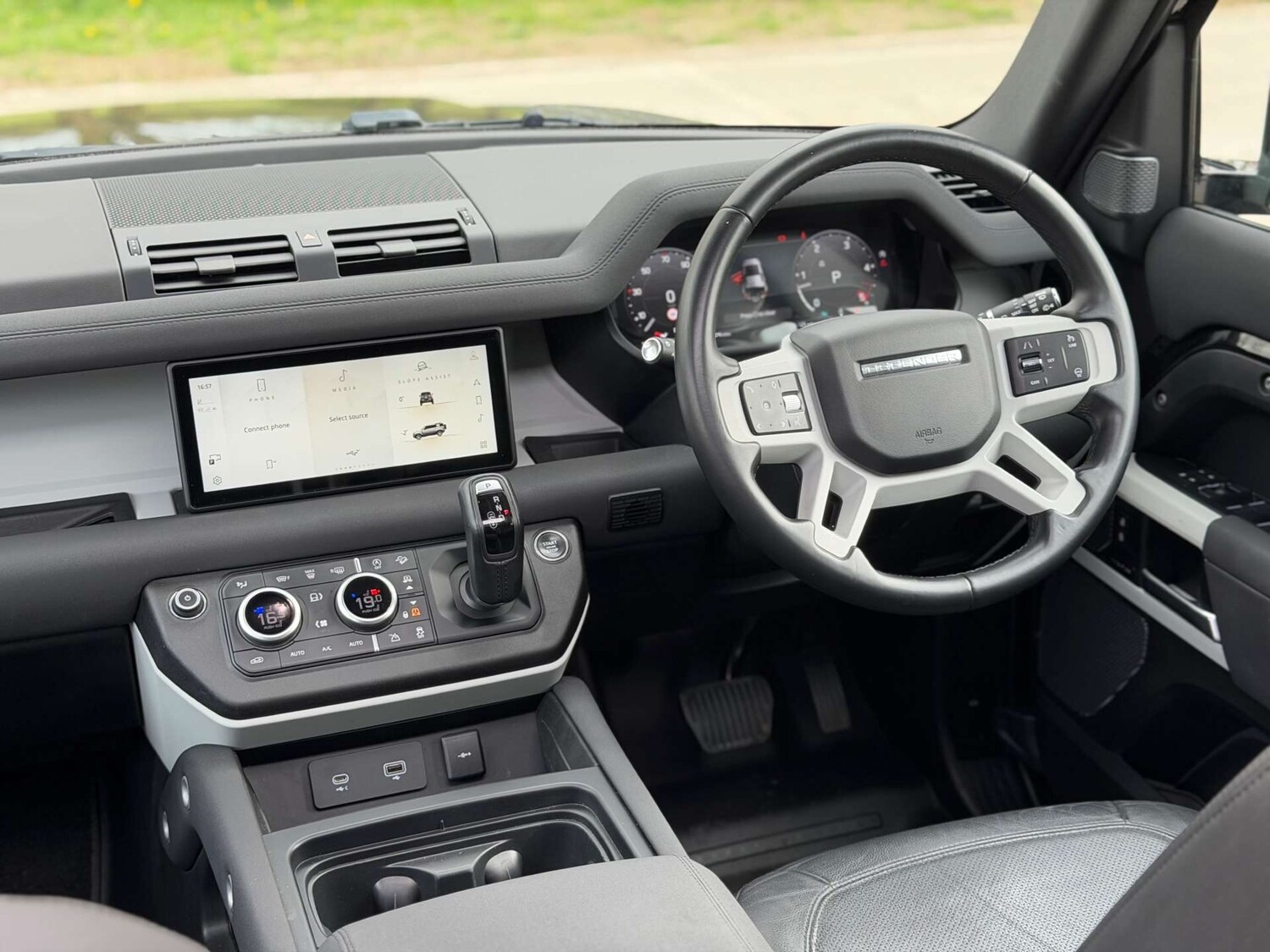 Used Land Rover Defender 2022 for sale - 78219547: Photo 35