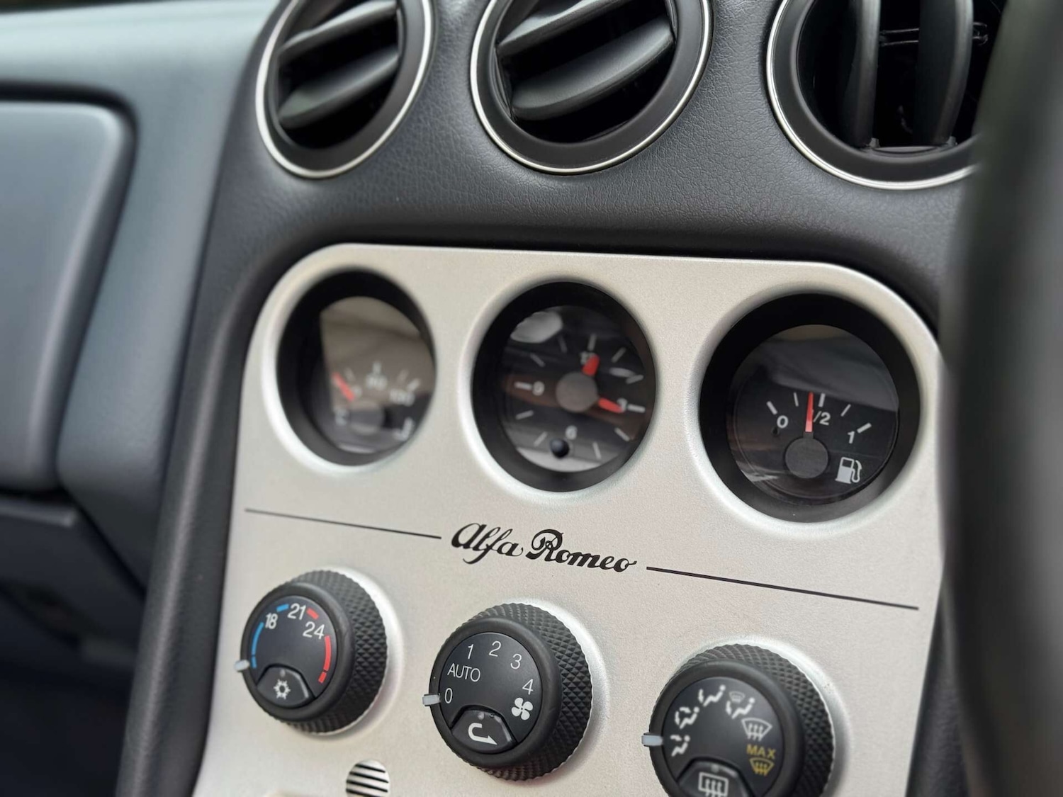 Used Alfa Romeo Spider 2001 for sale - 76977266: Photo 11