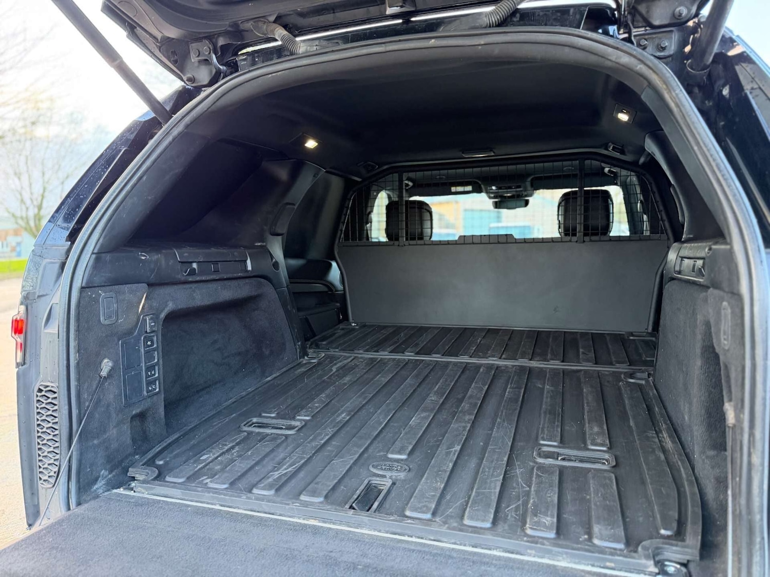 Used Land Rover Discovery 2023 for sale - 77240231: Photo 24