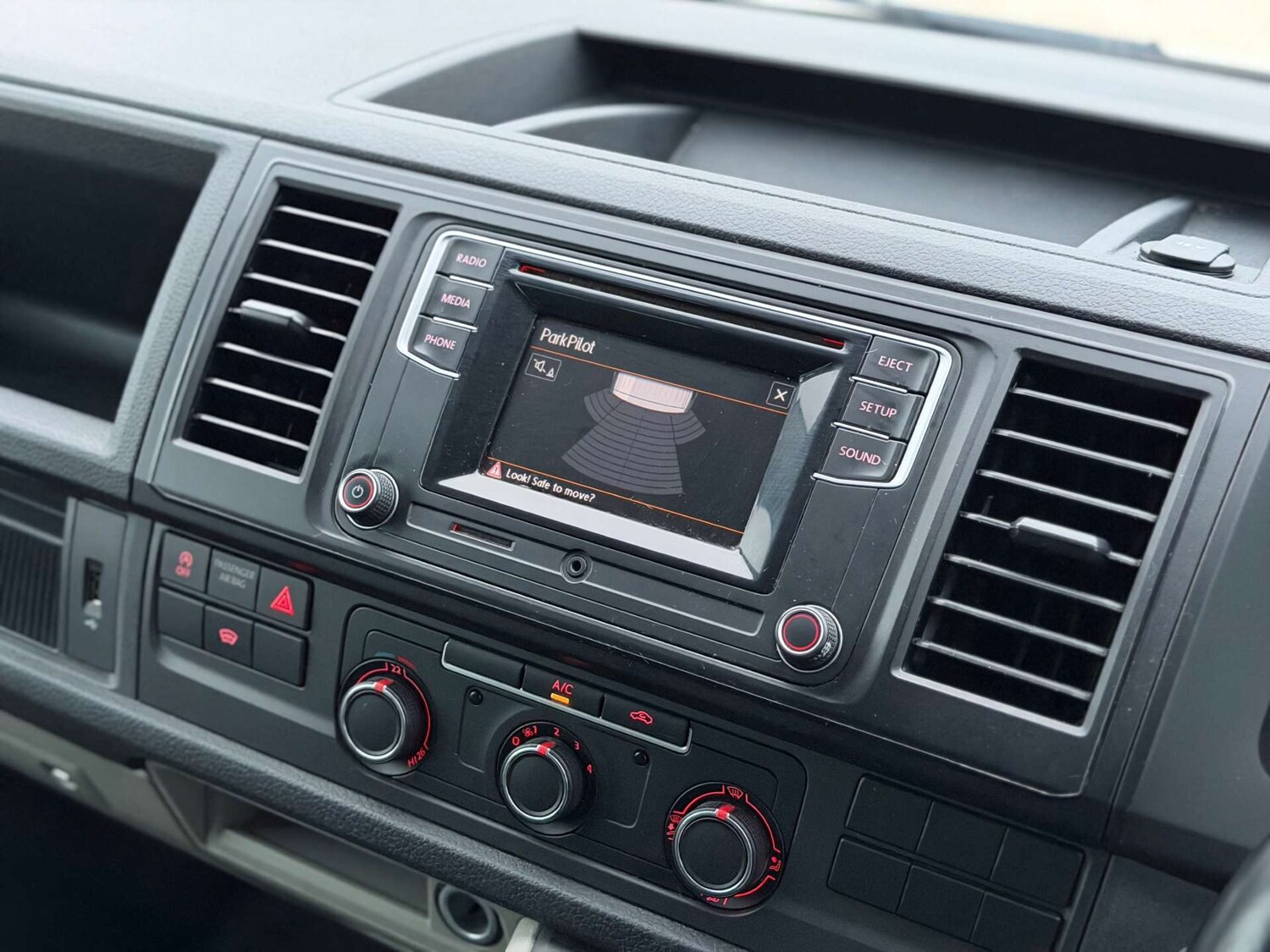 Used Volkswagen Transporter 2017 for sale - 77901071: Photo 32