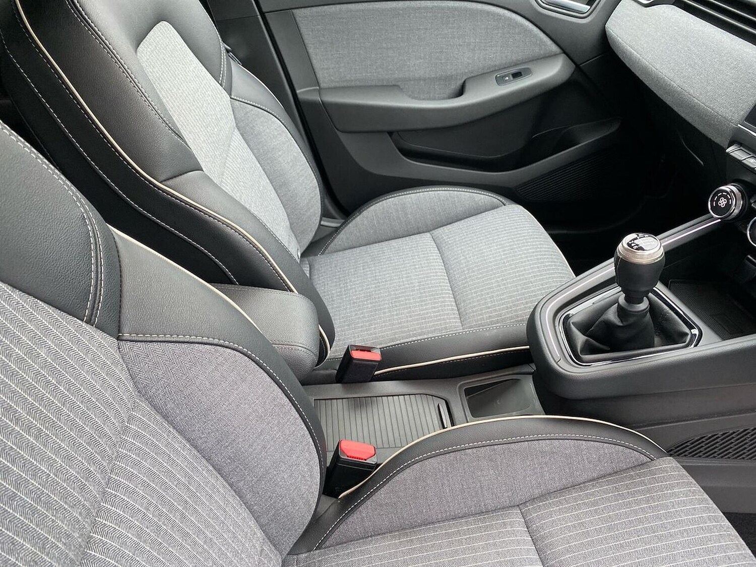 Used Renault Clio 2024 for sale - 76470986: Photo 13