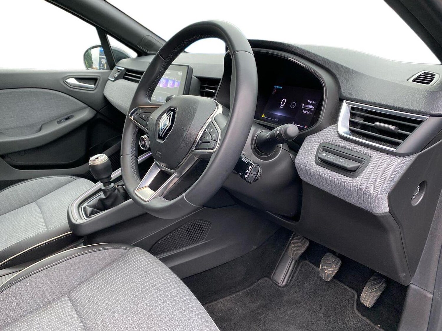 Used Renault Clio 2024 for sale - 76470986: Photo 15