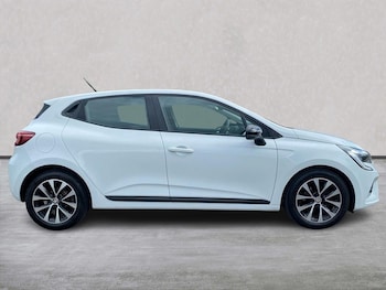 Used Renault Clio 2023 for sale - 78770220: Photo