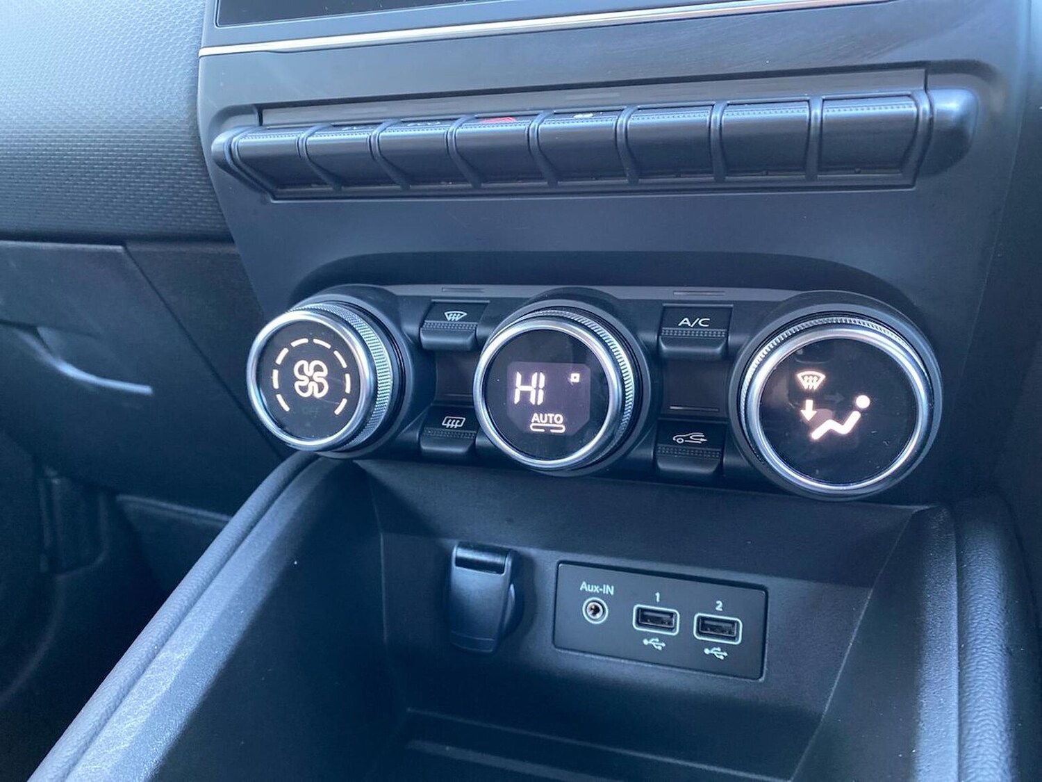 Used Renault Clio 2023 for sale - 77489686: Photo 12