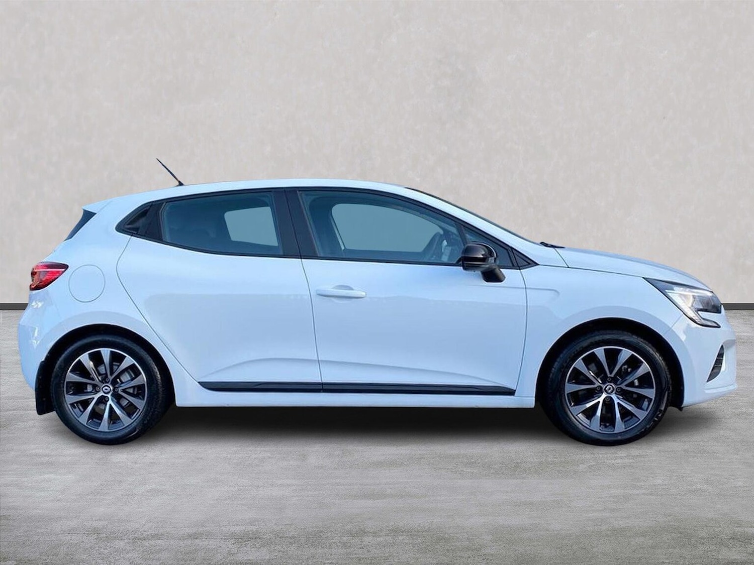 Used Renault Clio 2023 for sale - 77489686: Photo 3