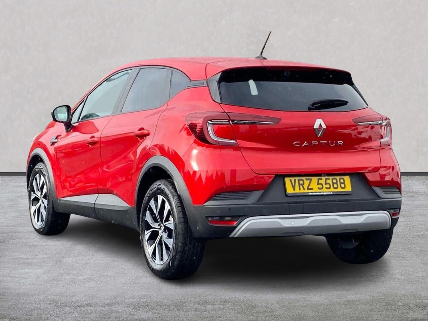 Used Renault Captur 2024 for sale - 76134271: Photo 2