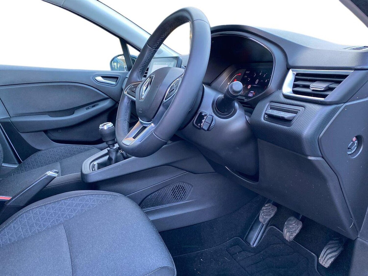 Used Renault Clio 2023 for sale - 77845368: Photo 15