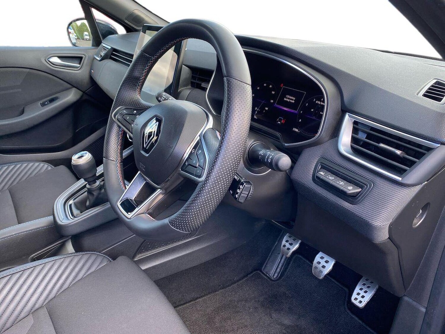 Used Renault Clio 2024 for sale - 76082456: Photo 15