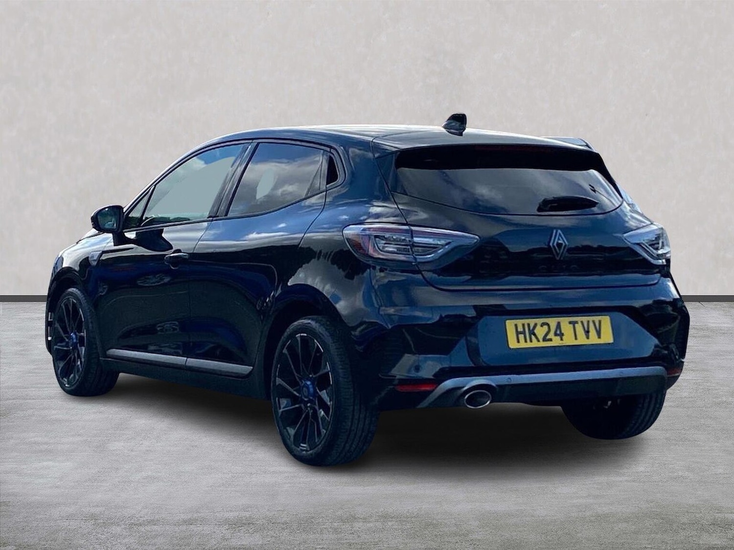Used Renault Clio 2024 for sale - 76082456: Photo 2