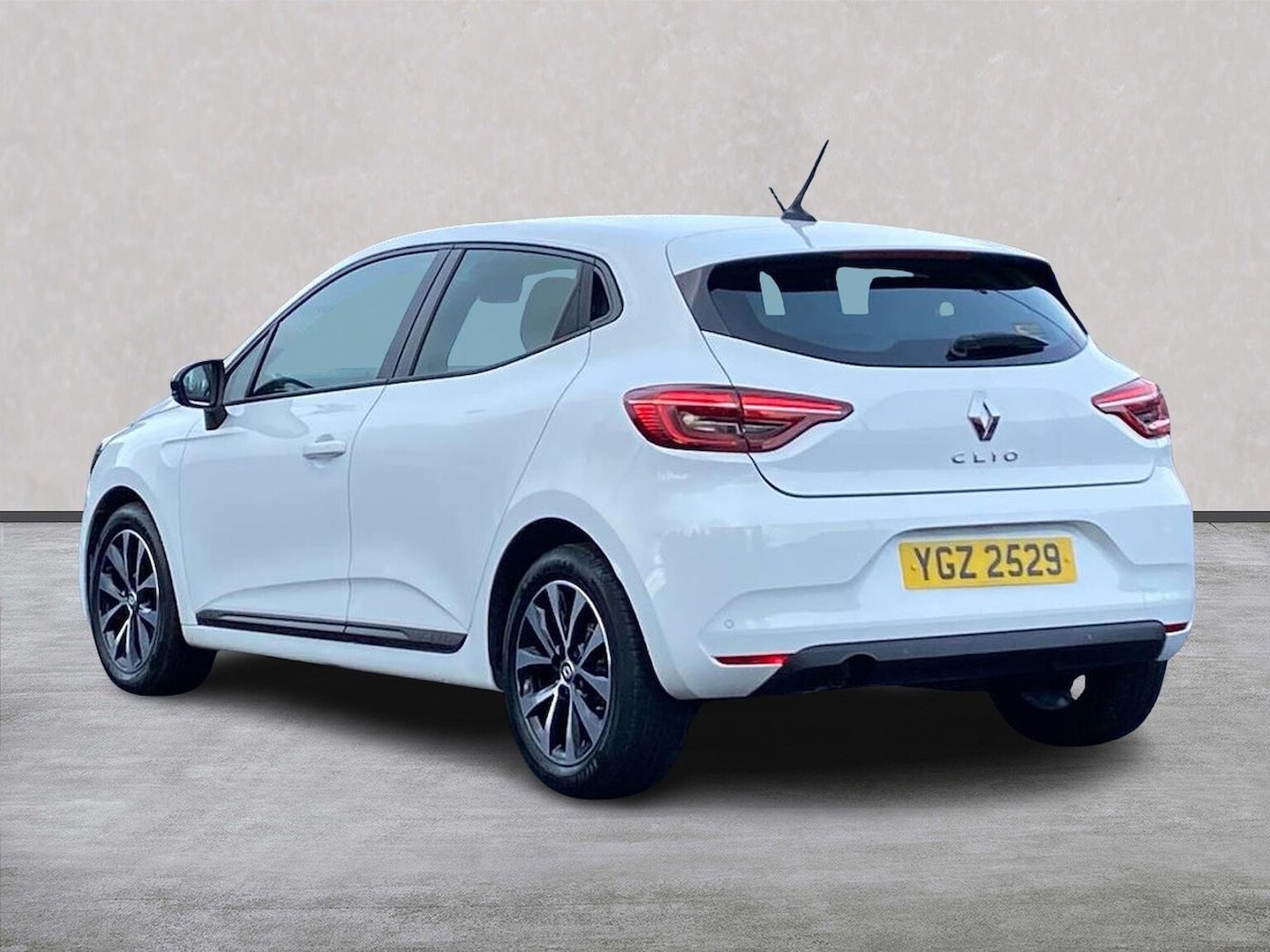 Used Renault Clio 2022 for sale - 76383328: Photo 2